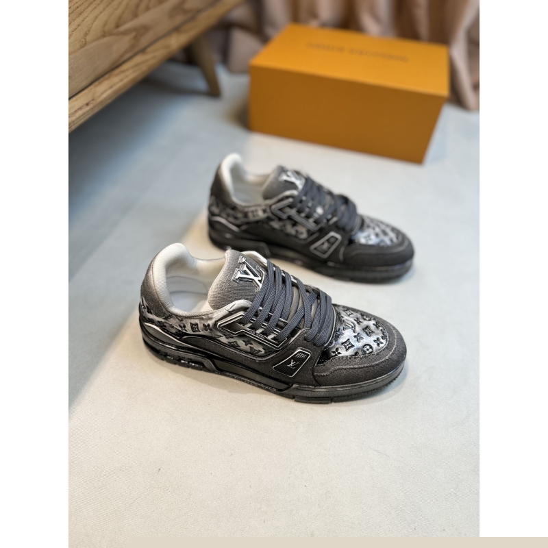 l**is V*t*n sneakers